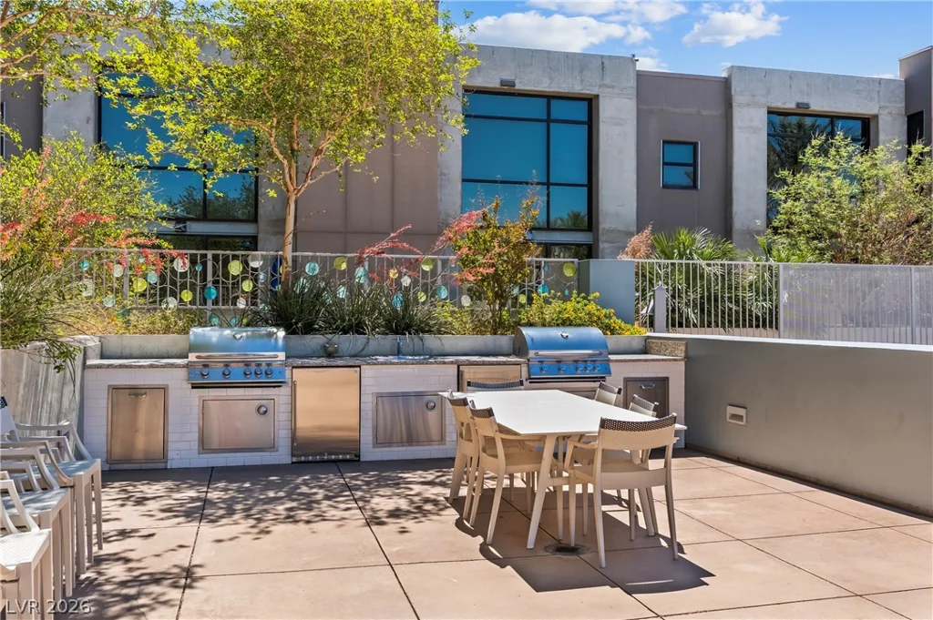 353 Bonneville, Las Vegas, NV 89101