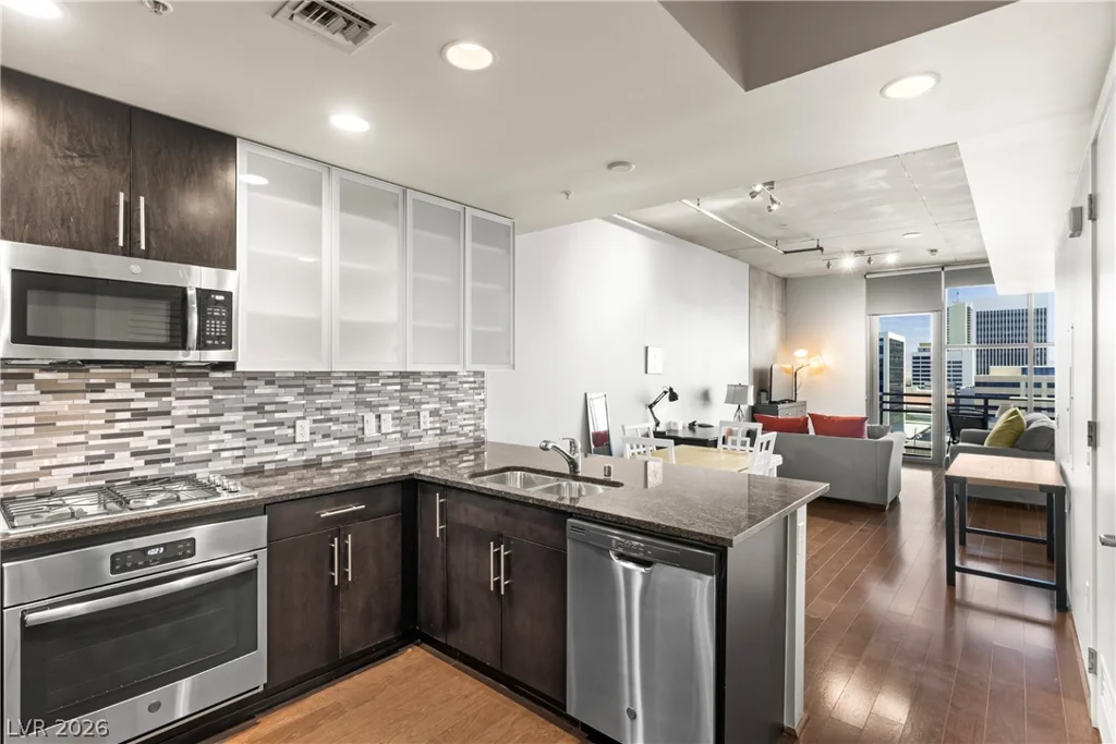 353 Bonneville, Las Vegas, NV 89101
