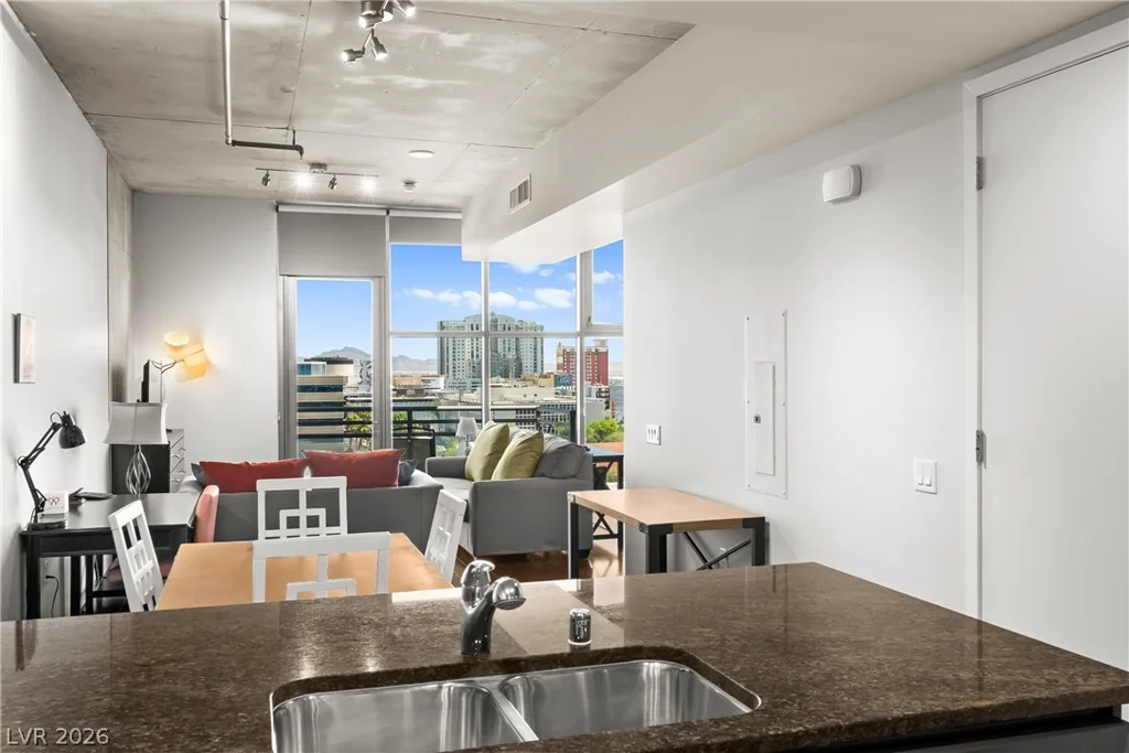 353 Bonneville, Las Vegas, NV 89101