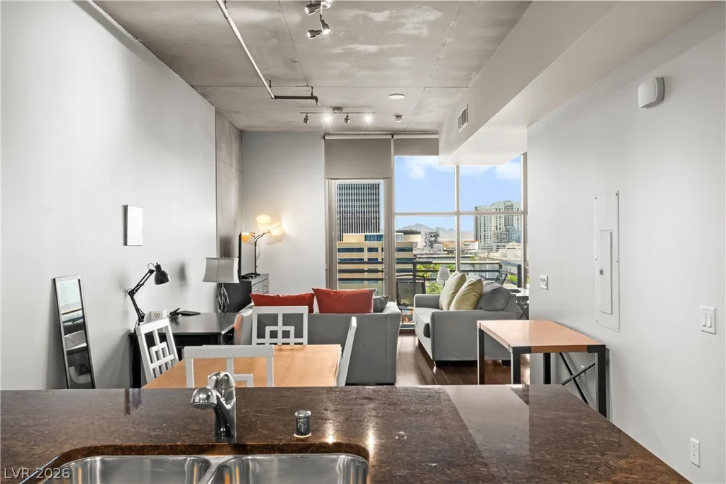 353 Bonneville, Las Vegas, NV 89101