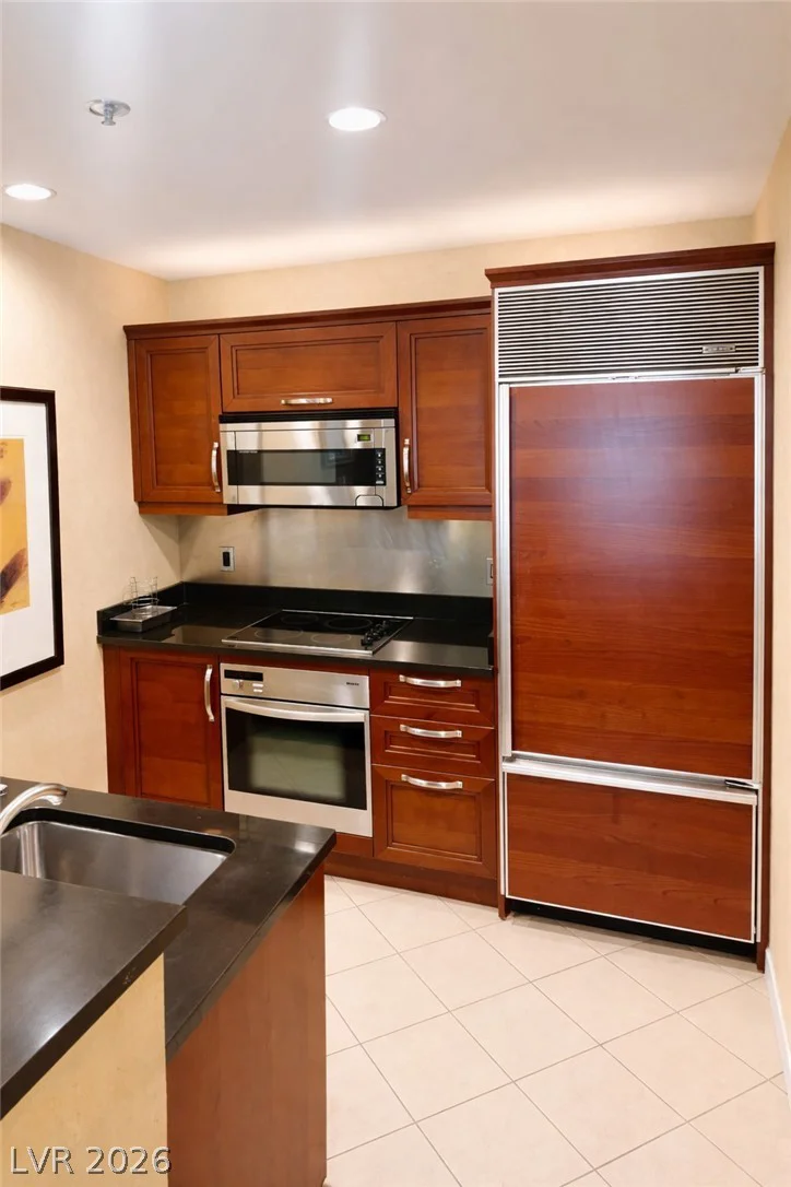 145 Harmon, Las Vegas, NV 89109