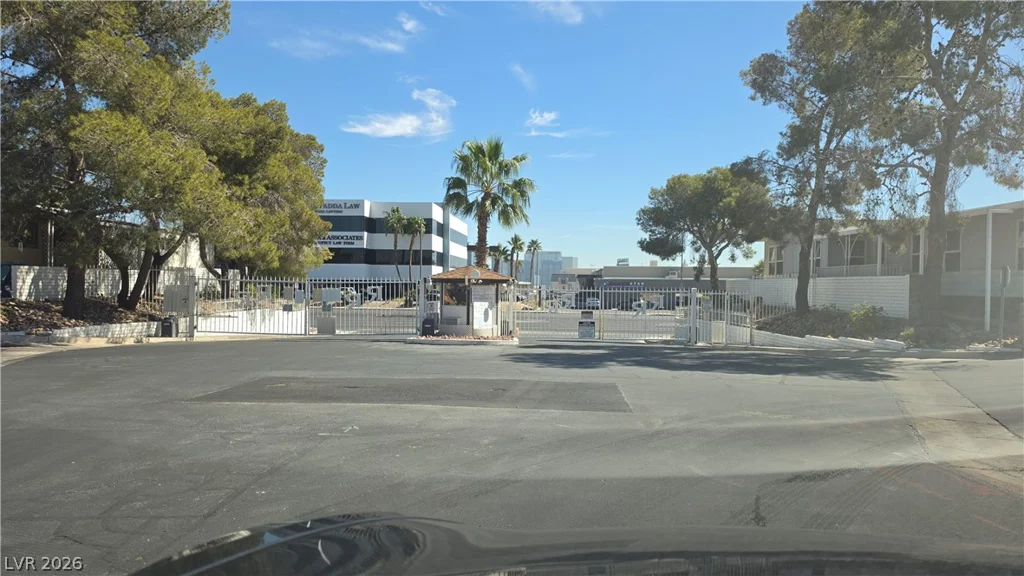 4633 Royal Ridge, Las Vegas, NV 89103