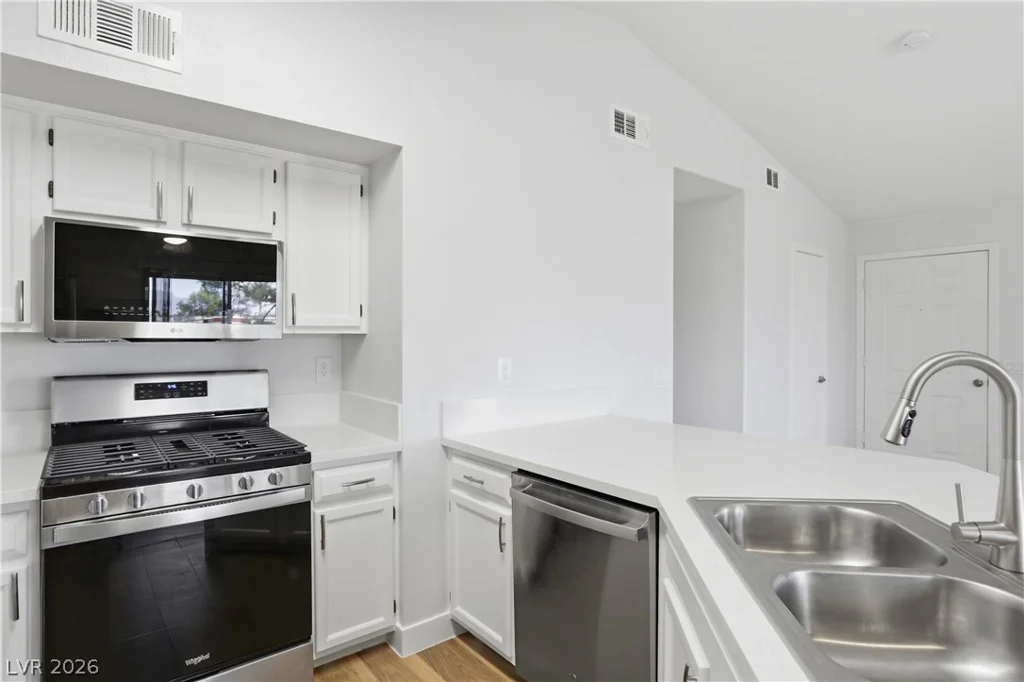 5415 Harmon, Las Vegas, NV 89103