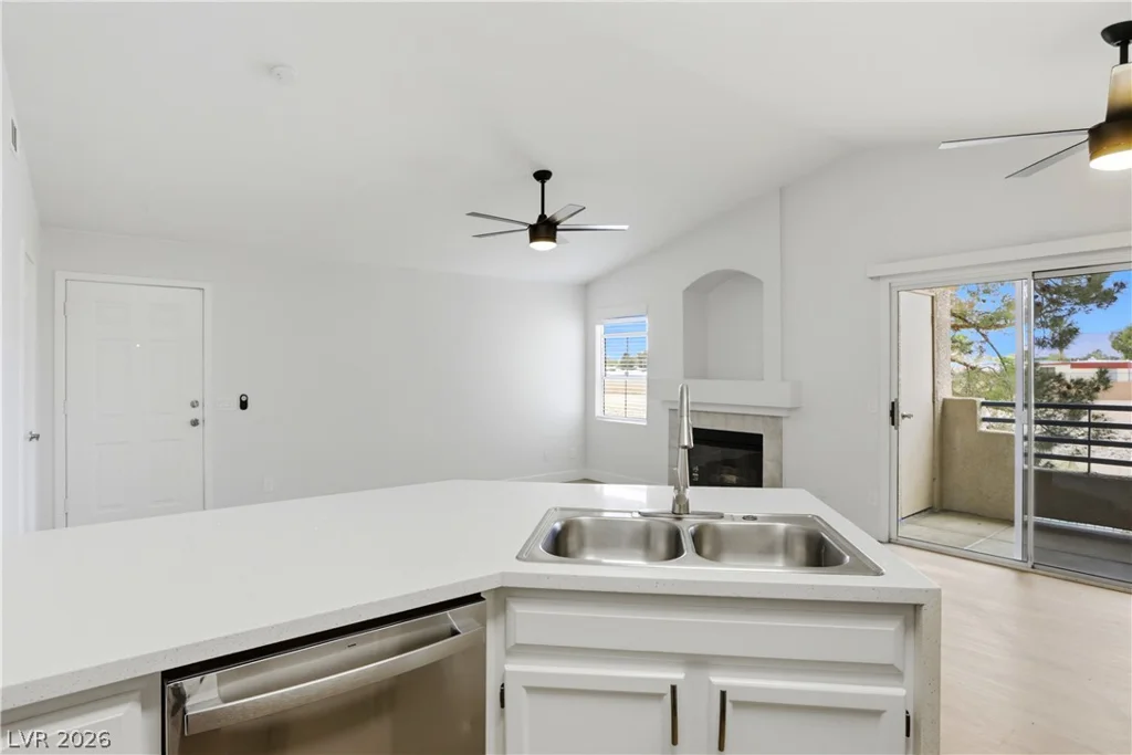 5415 Harmon, Las Vegas, NV 89103