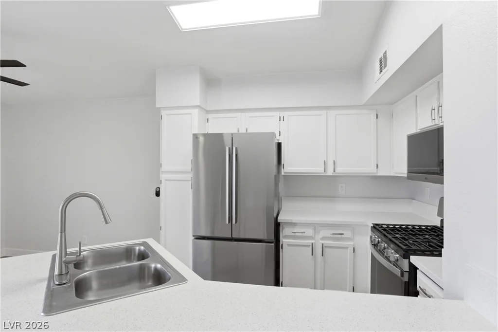 5415 Harmon, Las Vegas, NV 89103