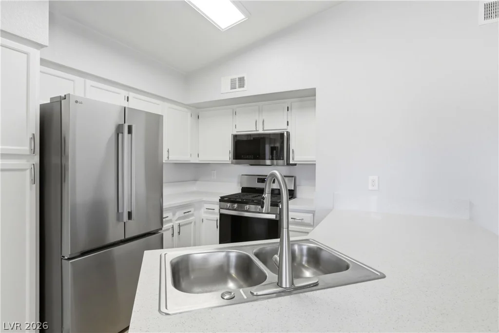 5415 Harmon, Las Vegas, NV 89103