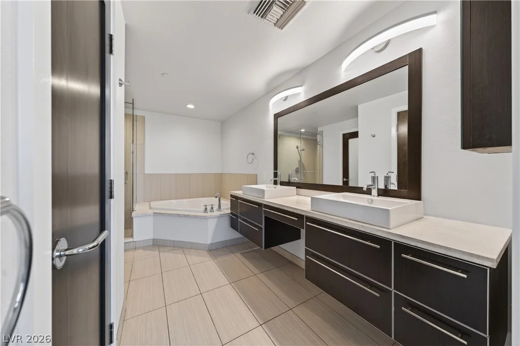 8925 Flamingo, Las Vegas, NV 89147