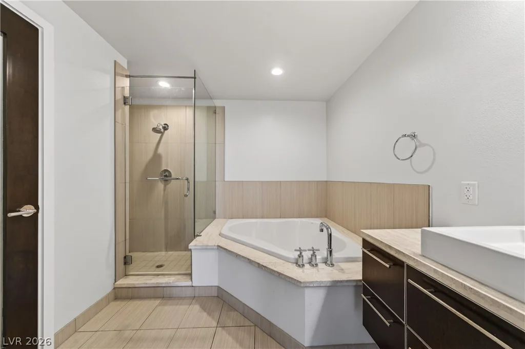 8925 Flamingo, Las Vegas, NV 89147