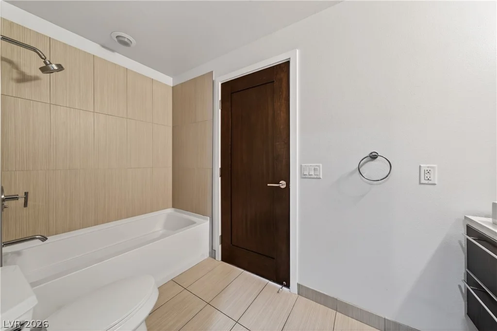 8925 Flamingo, Las Vegas, NV 89147