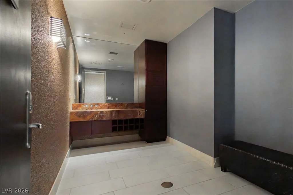 4575 Dean Martin, Las Vegas, NV 89103