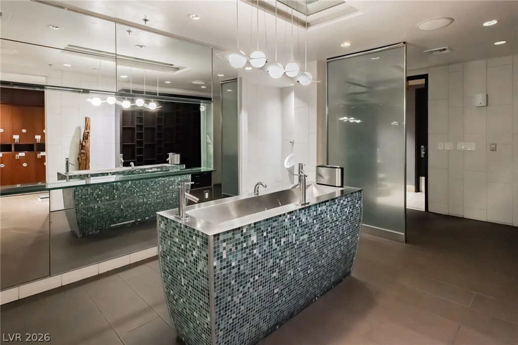 4575 Dean Martin, Las Vegas, NV 89103