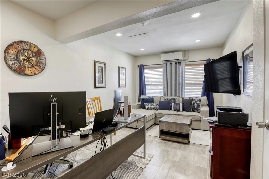 4562 Skyland, Las Vegas, NV 89121