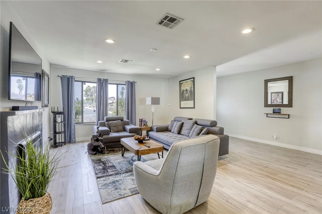 4562 Skyland, Las Vegas, NV 89121
