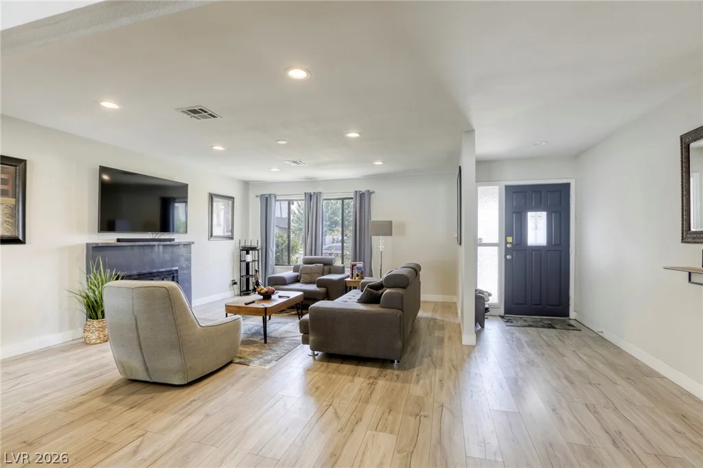 4562 Skyland, Las Vegas, NV 89121