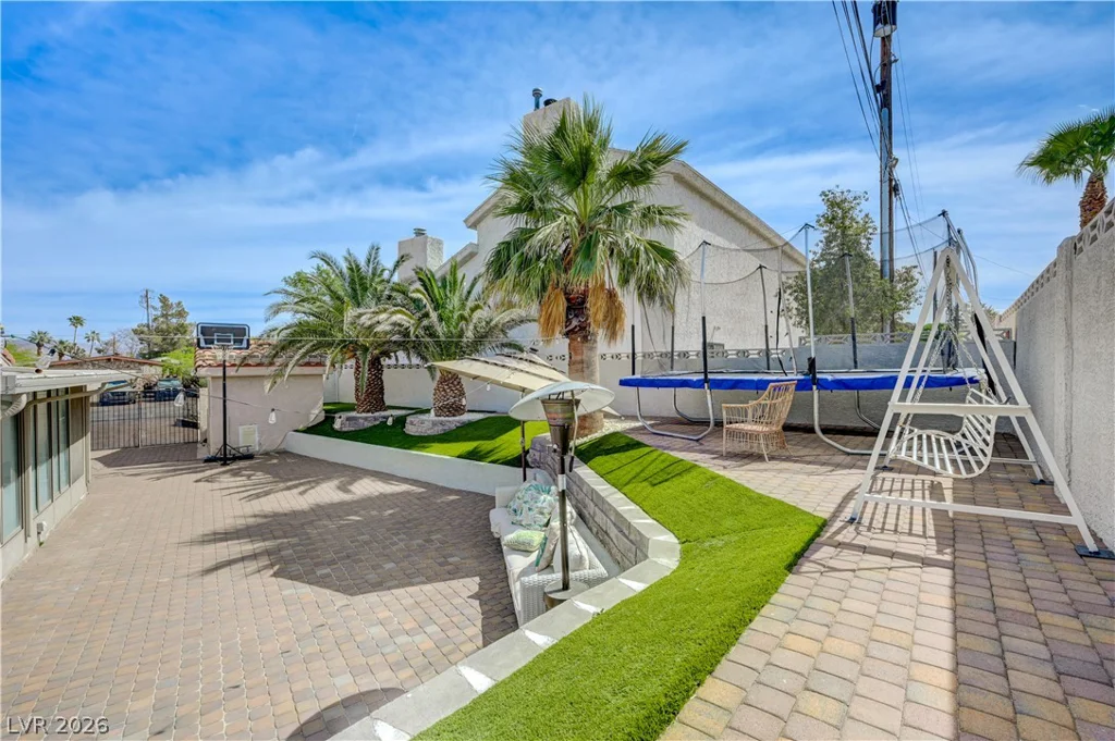 631 Robin, Henderson, NV 89015