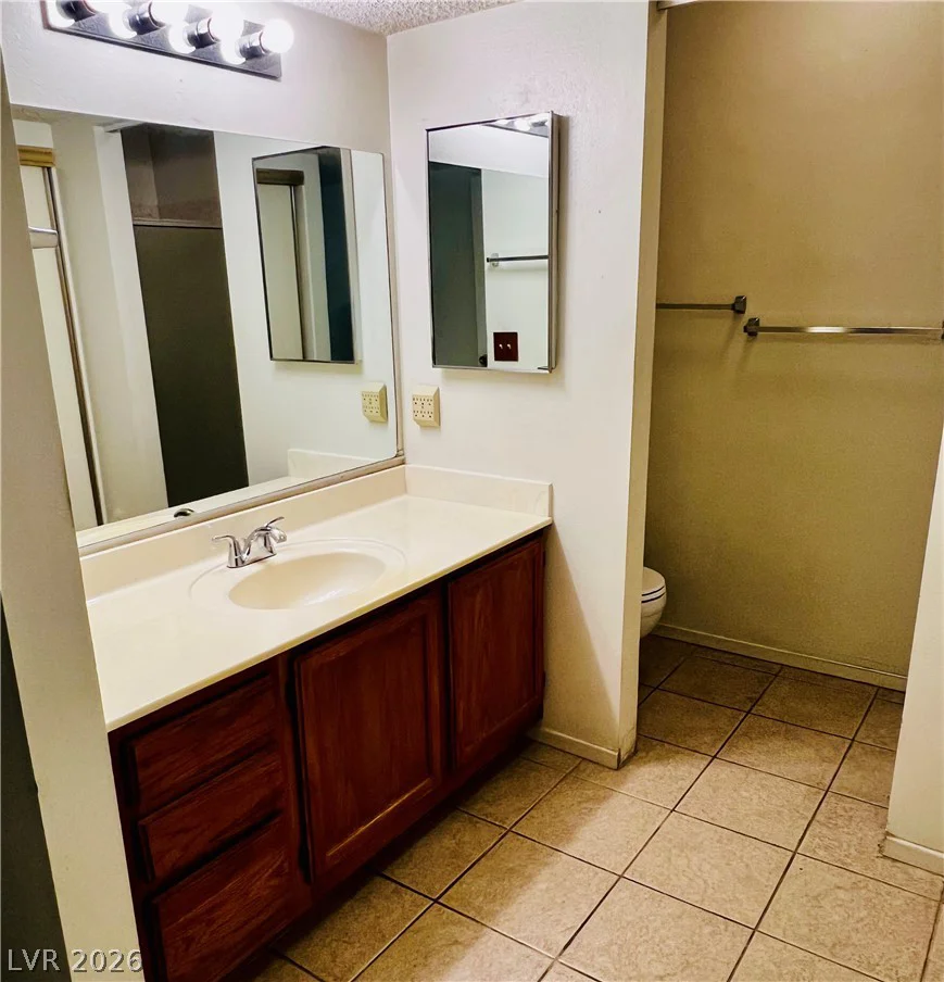 709 Ridgemount, Las Vegas, NV 89107