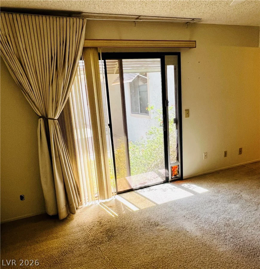 709 Ridgemount, Las Vegas, NV 89107