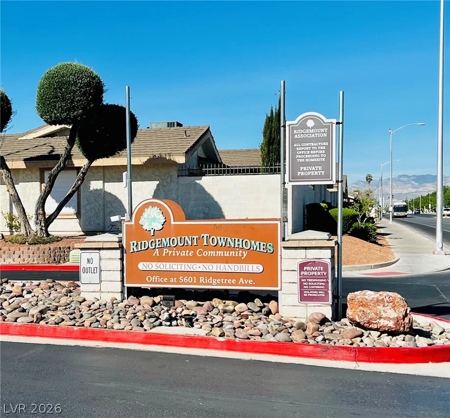 709 Ridgemount, Las Vegas, NV 89107