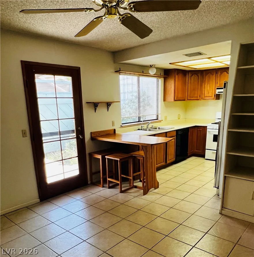 709 Ridgemount, Las Vegas, NV 89107