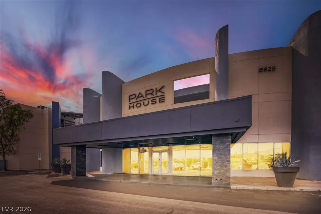 8925 Flamingo, Las Vegas, NV 89147