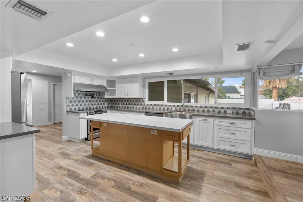 2211 Edgewood, Las Vegas, NV 89102