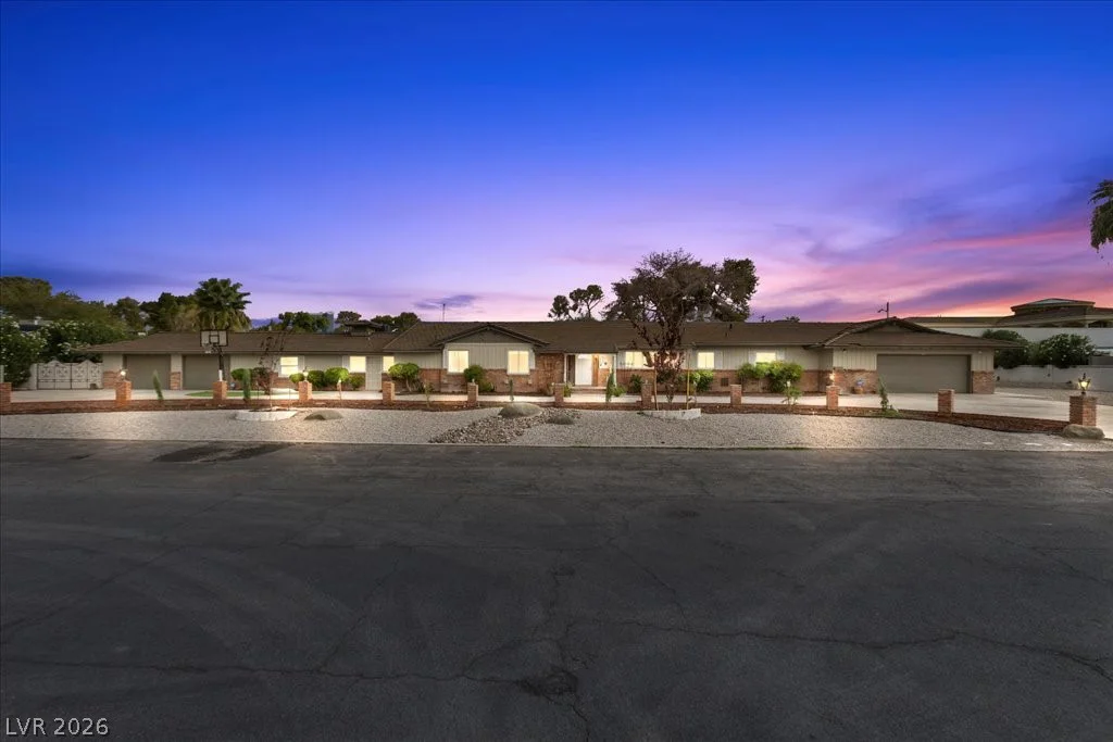 2211 Edgewood, Las Vegas, NV 89102