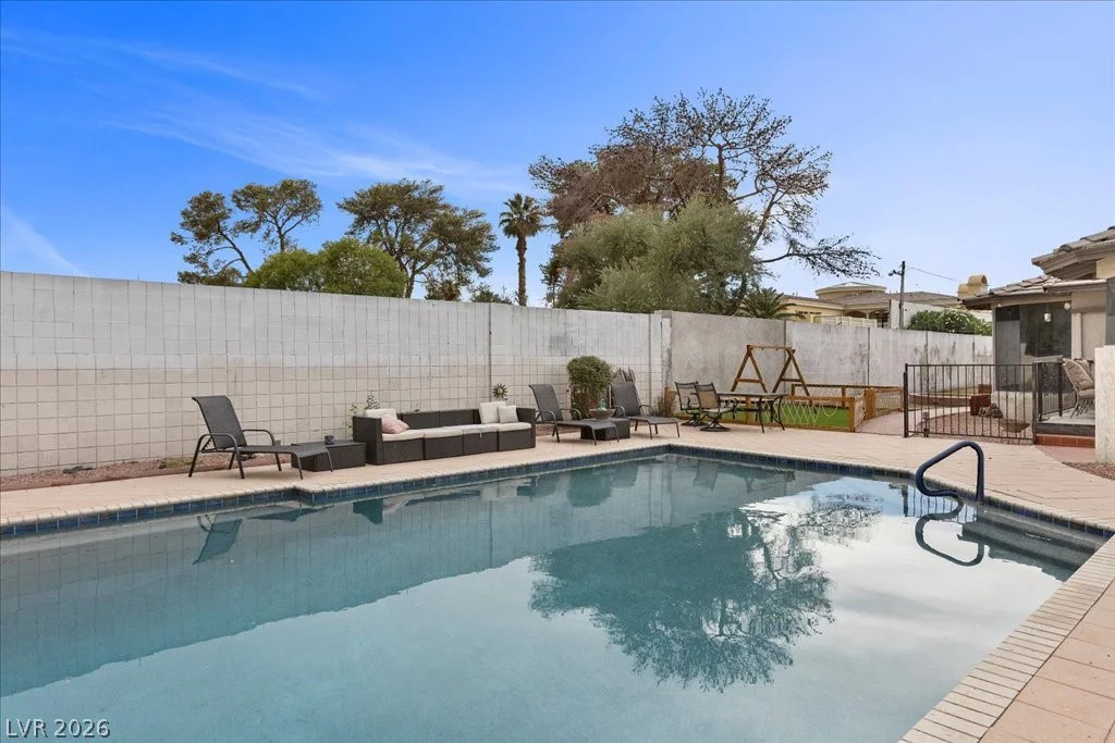 2211 Edgewood, Las Vegas, NV 89102