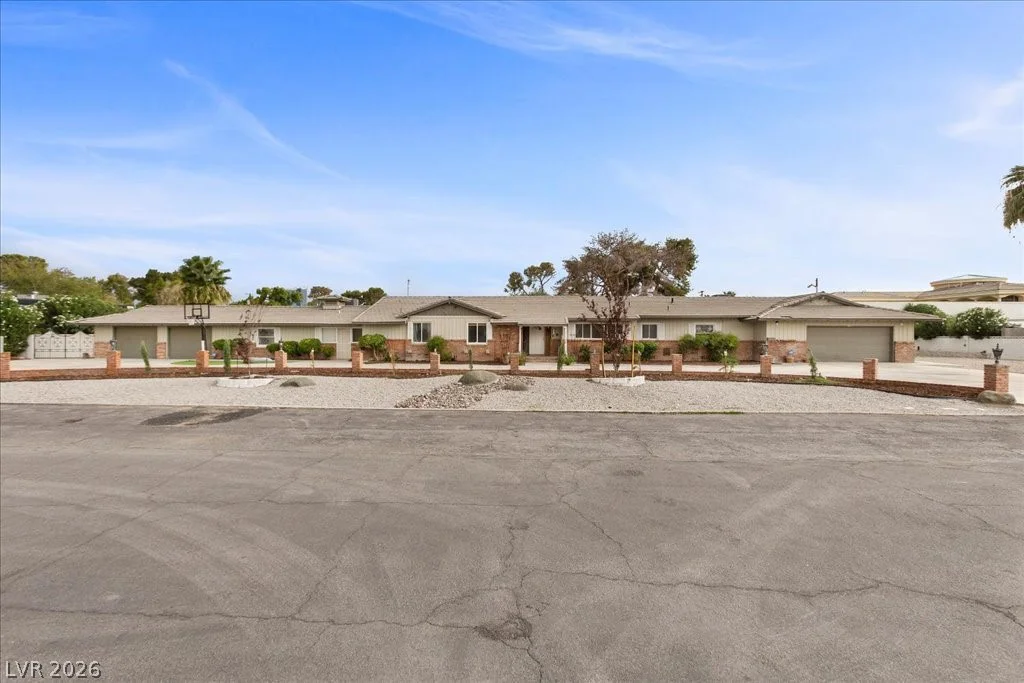 2211 Edgewood, Las Vegas, NV 89102