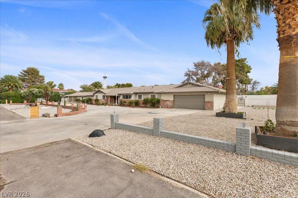 2211 Edgewood, Las Vegas, NV 89102