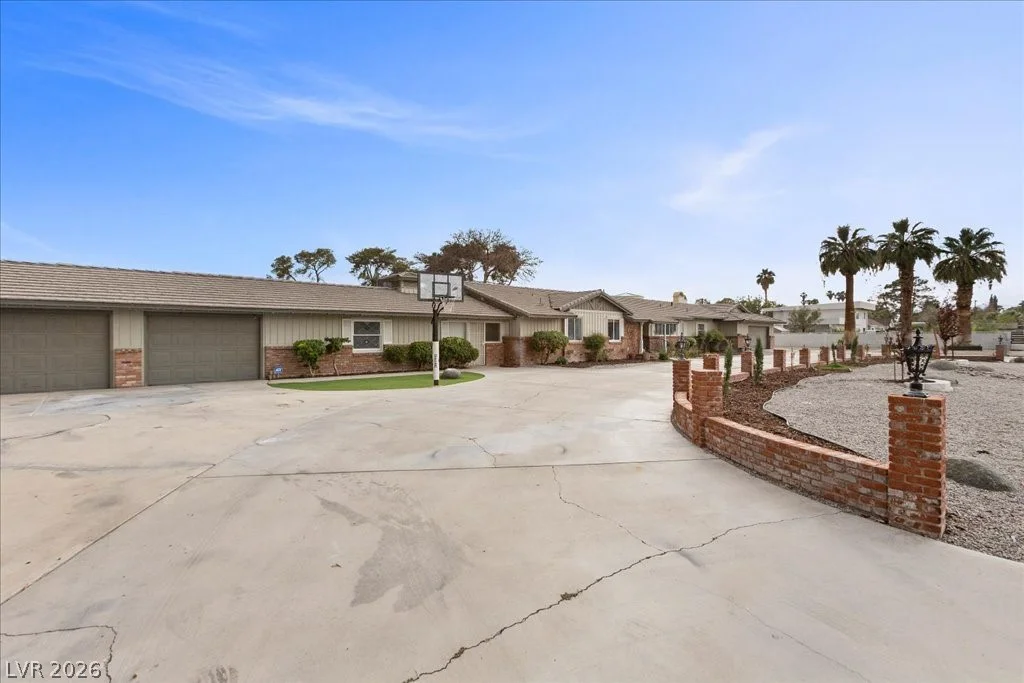 2211 Edgewood, Las Vegas, NV 89102