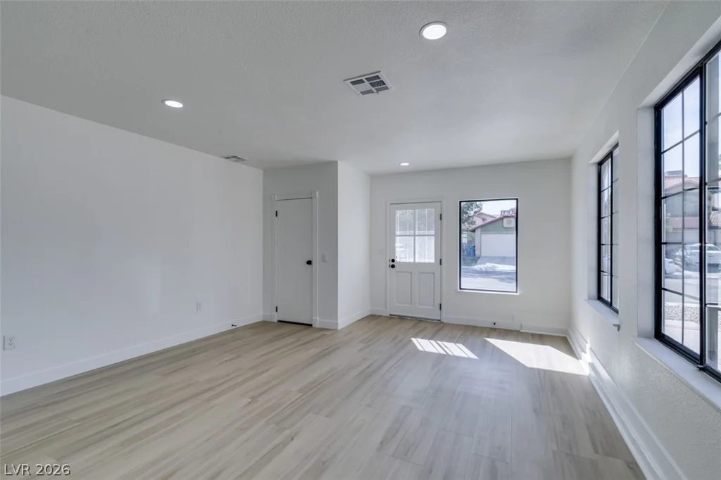 2429 Charteroak, Las Vegas, NV 89108