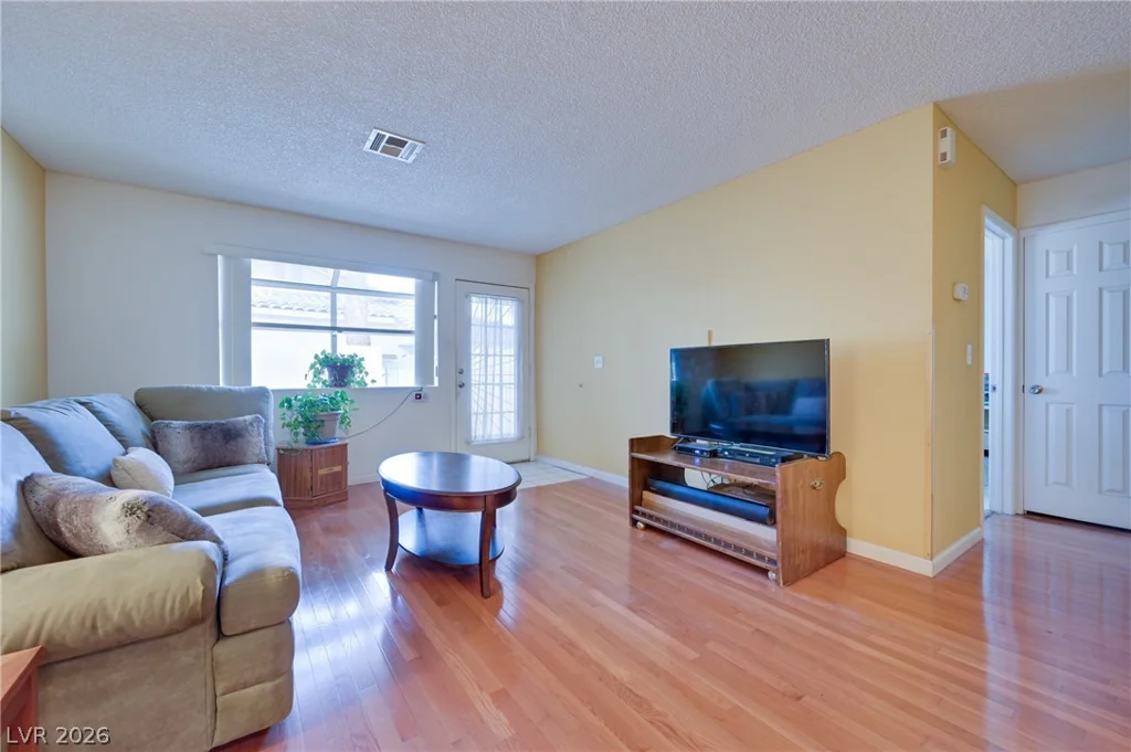 2032 Bavington, Las Vegas, NV 89108