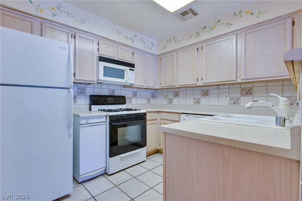2032 Bavington, Las Vegas, NV 89108