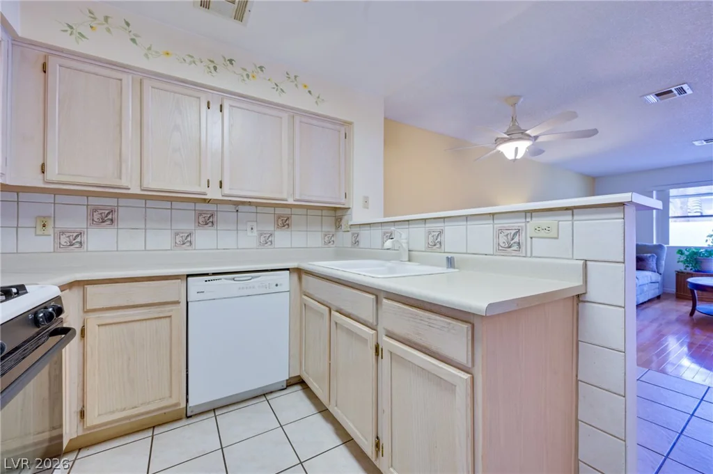 2032 Bavington, Las Vegas, NV 89108