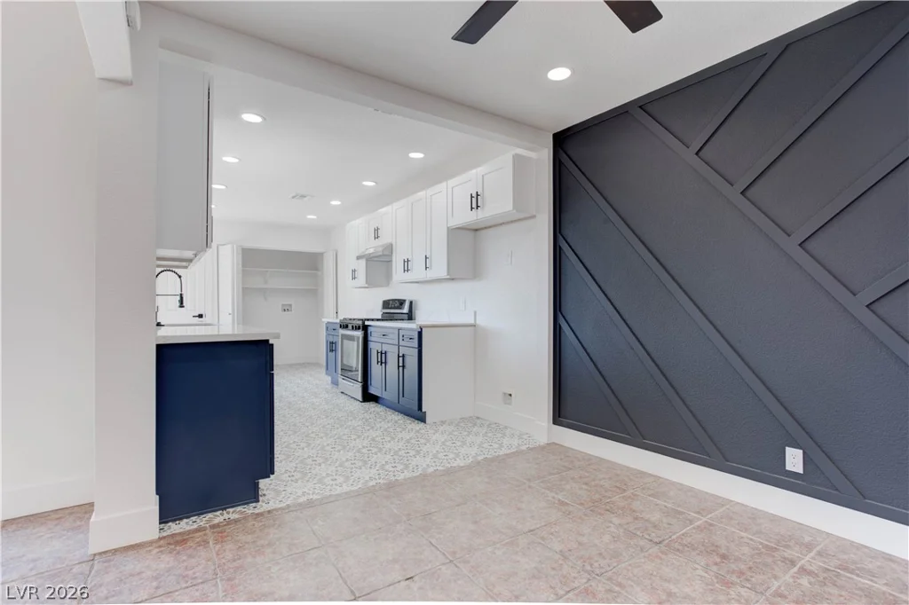 42 Moonlight, Las Vegas, NV 89110