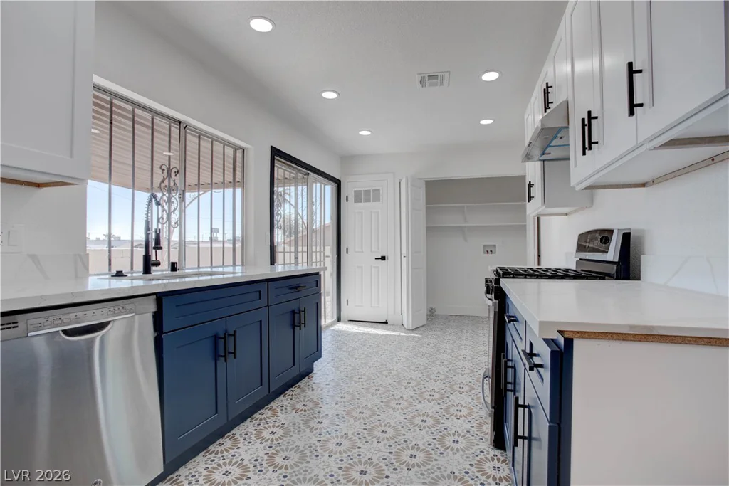 42 Moonlight, Las Vegas, NV 89110