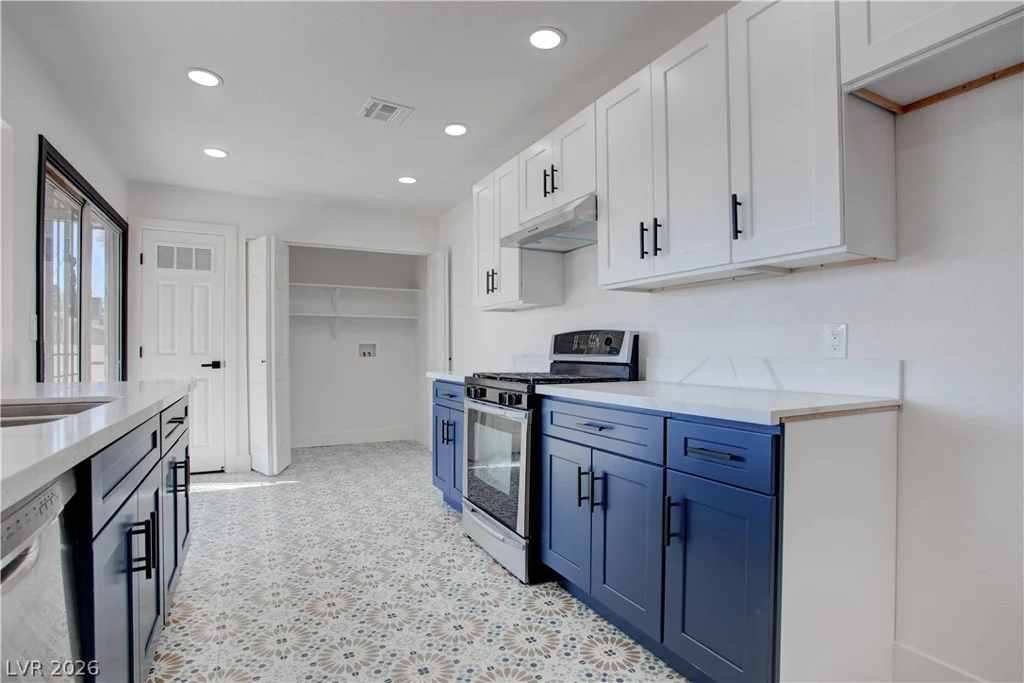 42 Moonlight, Las Vegas, NV 89110