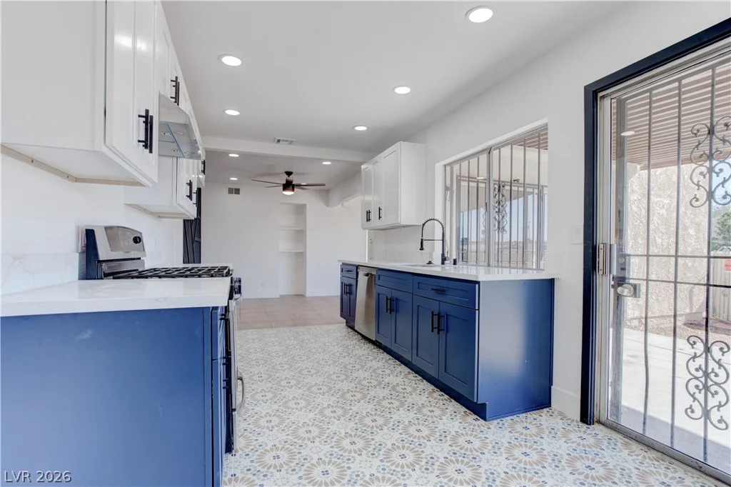 42 Moonlight, Las Vegas, NV 89110