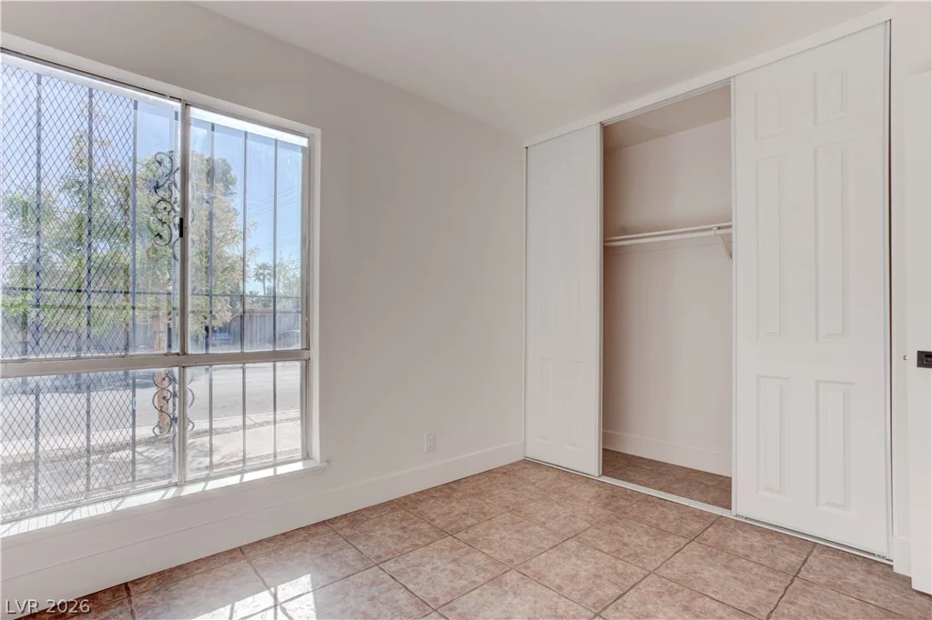 42 Moonlight, Las Vegas, NV 89110