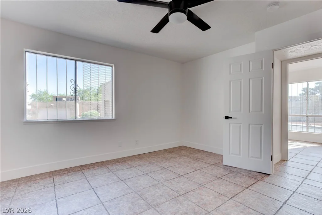 42 Moonlight, Las Vegas, NV 89110