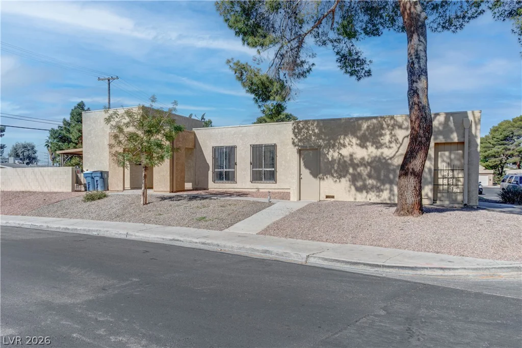 42 Moonlight, Las Vegas, NV 89110