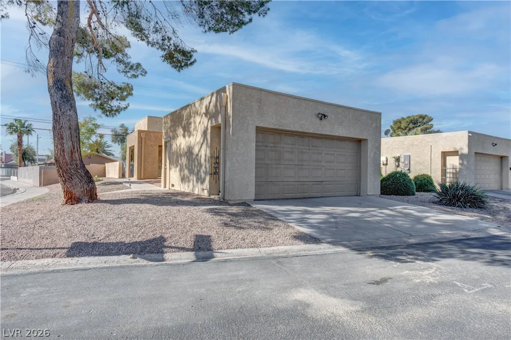 42 Moonlight, Las Vegas, NV 89110
