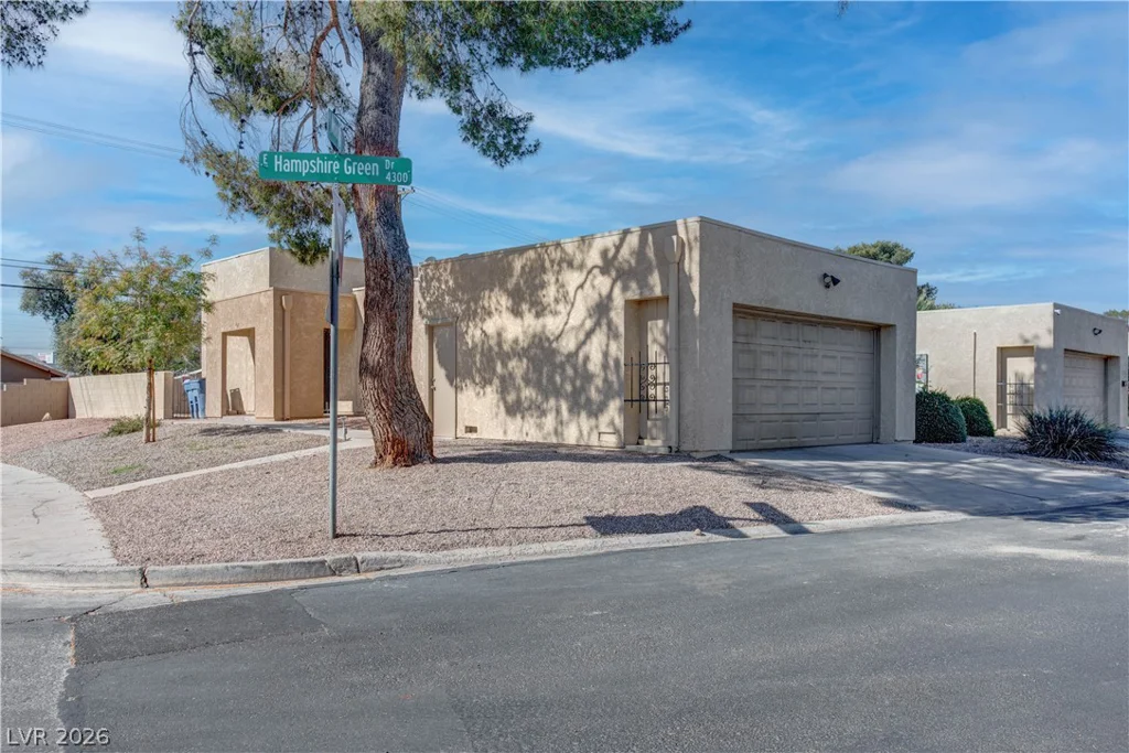 42 Moonlight, Las Vegas, NV 89110