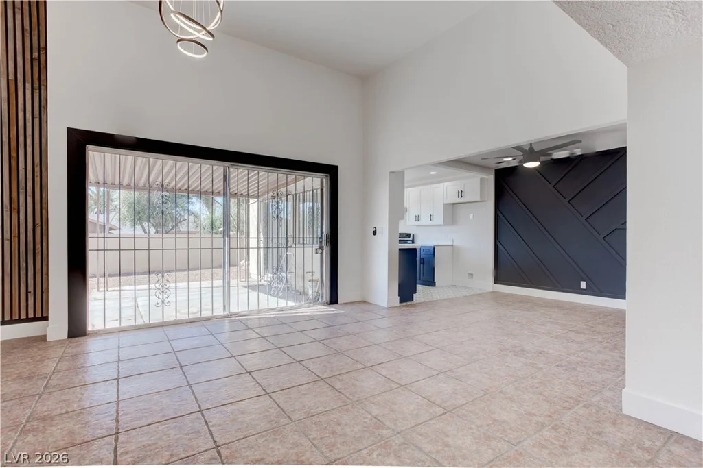 42 Moonlight, Las Vegas, NV 89110