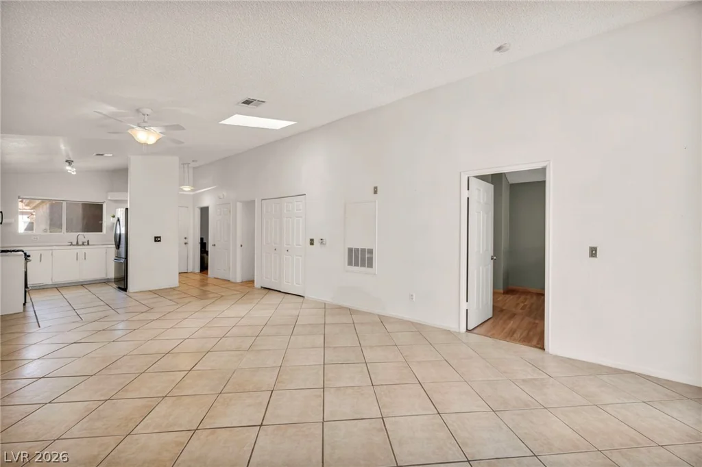 7803 Ravenhollow, Las Vegas, NV 89145