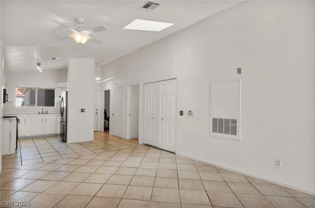 7803 Ravenhollow, Las Vegas, NV 89145