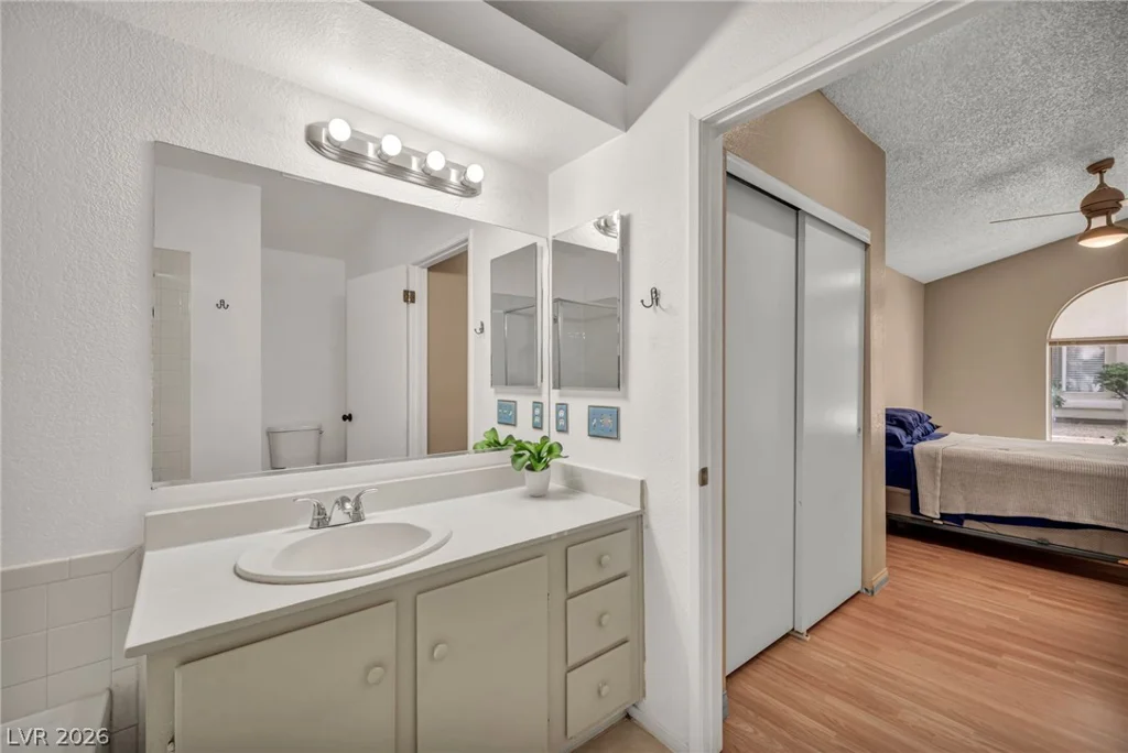 7803 Ravenhollow, Las Vegas, NV 89145