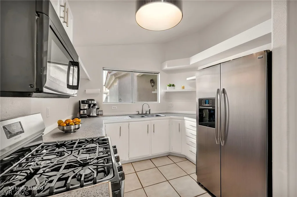 7803 Ravenhollow, Las Vegas, NV 89145