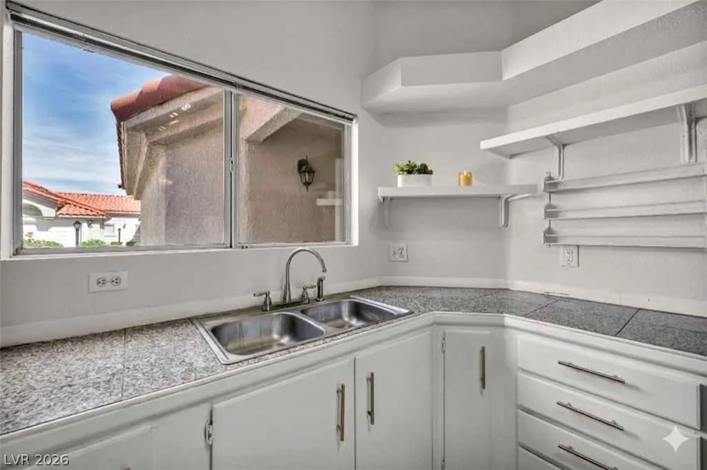 7803 Ravenhollow, Las Vegas, NV 89145