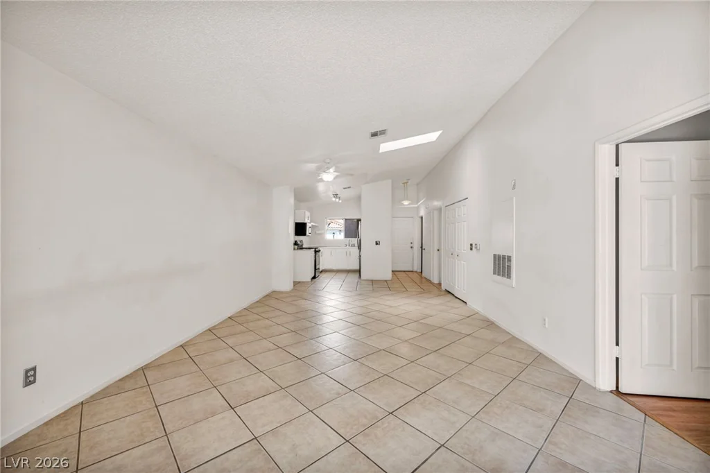 7803 Ravenhollow, Las Vegas, NV 89145